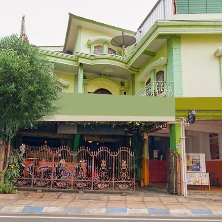 Oyo Life 3103 Opo Homestay & Kost มะลัง ภายนอก รูปภาพ