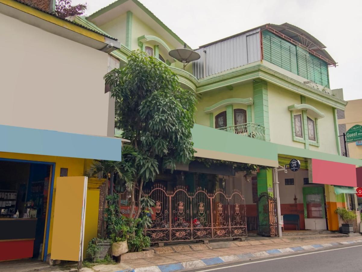 Oyo Life 3103 Opo Homestay & Kost มะลัง ภายนอก รูปภาพ