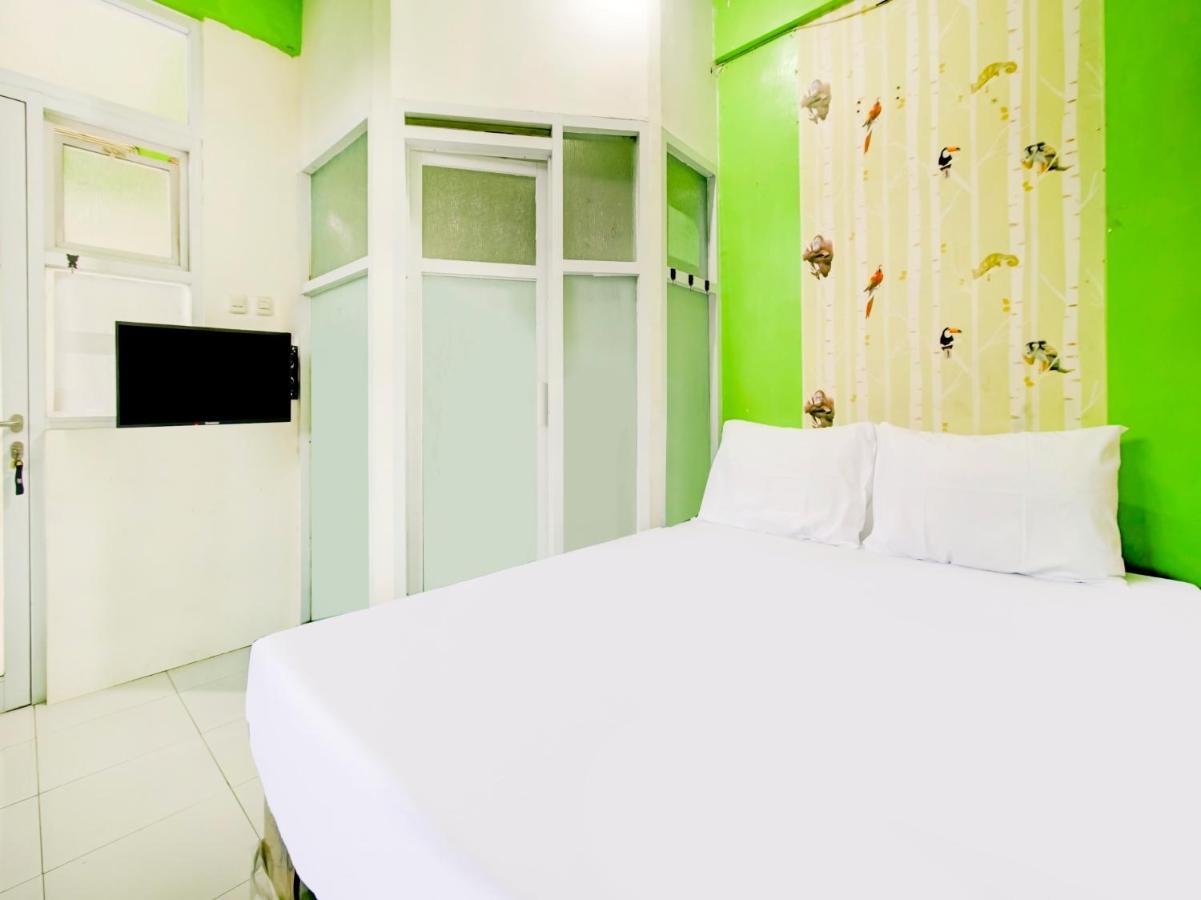 Oyo Life 3103 Opo Homestay & Kost มะลัง ภายนอก รูปภาพ