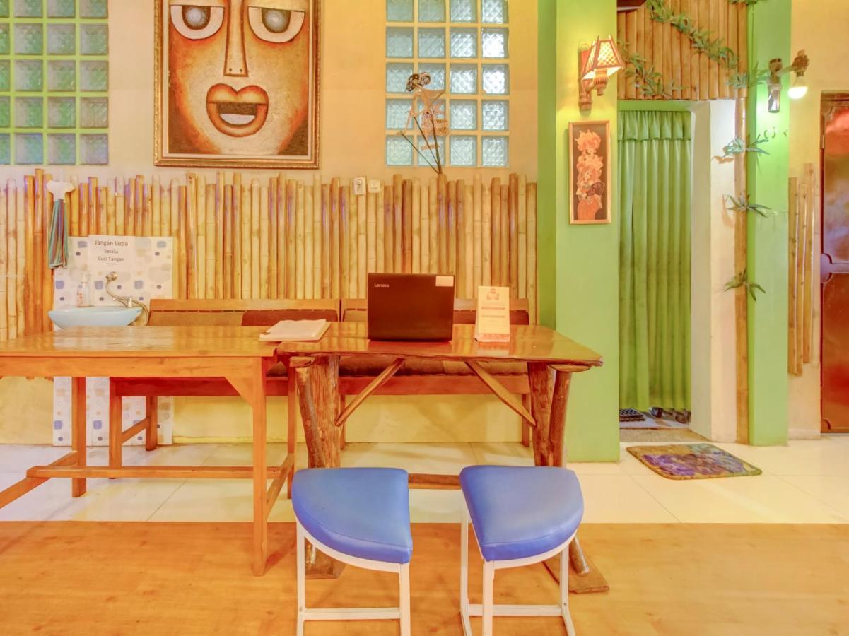 Oyo Life 3103 Opo Homestay & Kost มะลัง ภายนอก รูปภาพ
