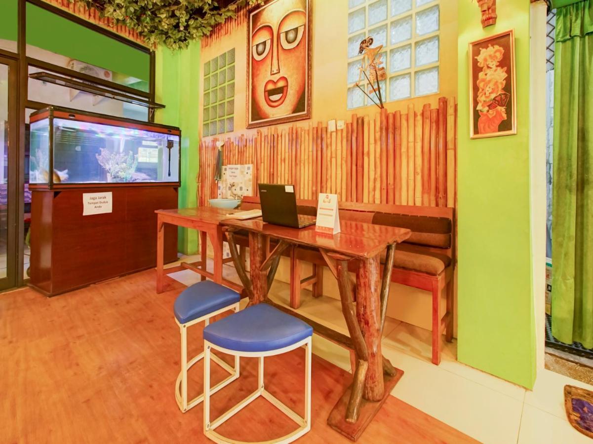 Oyo Life 3103 Opo Homestay & Kost มะลัง ภายนอก รูปภาพ