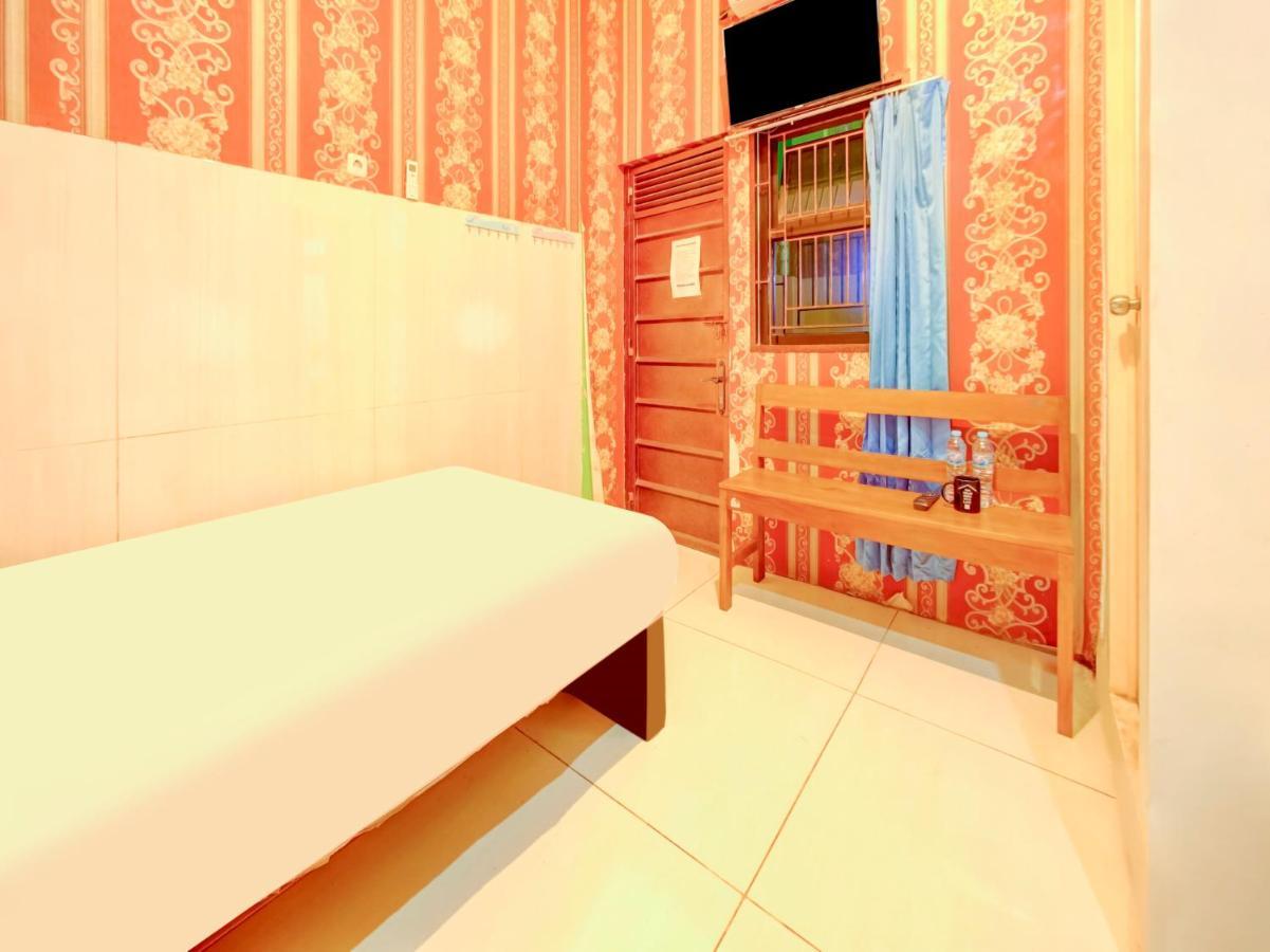 Oyo Life 3103 Opo Homestay & Kost มะลัง ภายนอก รูปภาพ