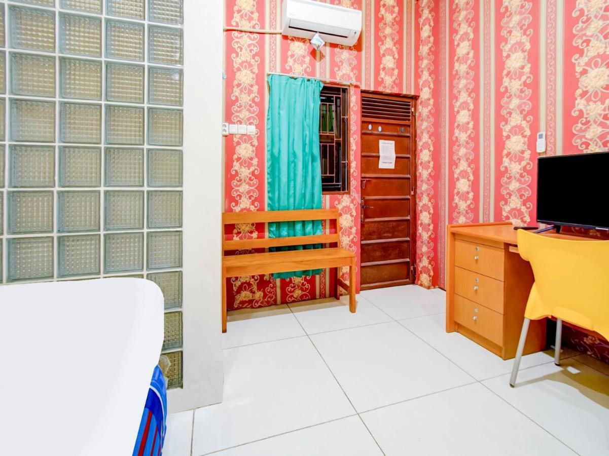 Oyo Life 3103 Opo Homestay & Kost มะลัง ภายนอก รูปภาพ