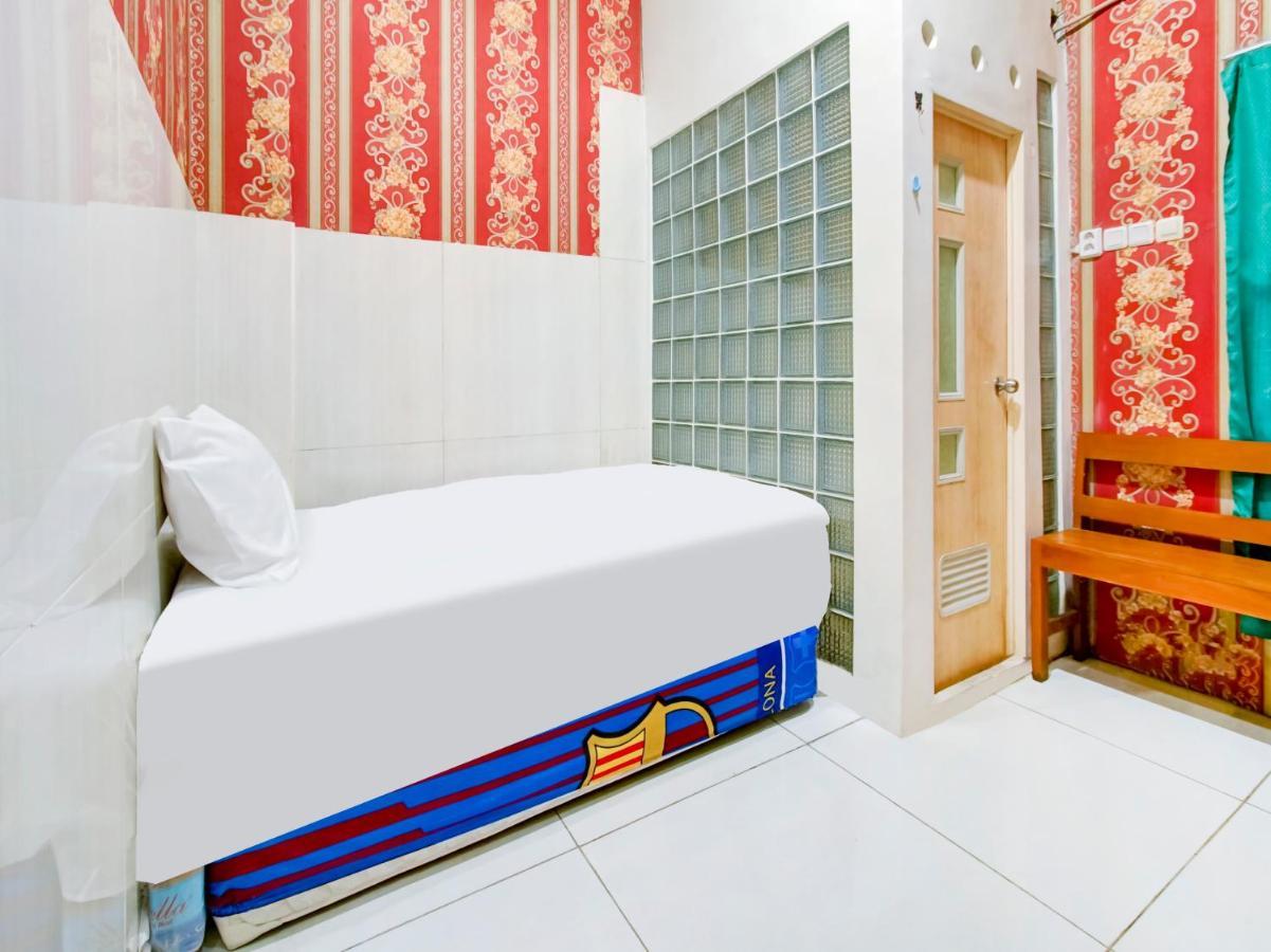 Oyo Life 3103 Opo Homestay & Kost มะลัง ภายนอก รูปภาพ