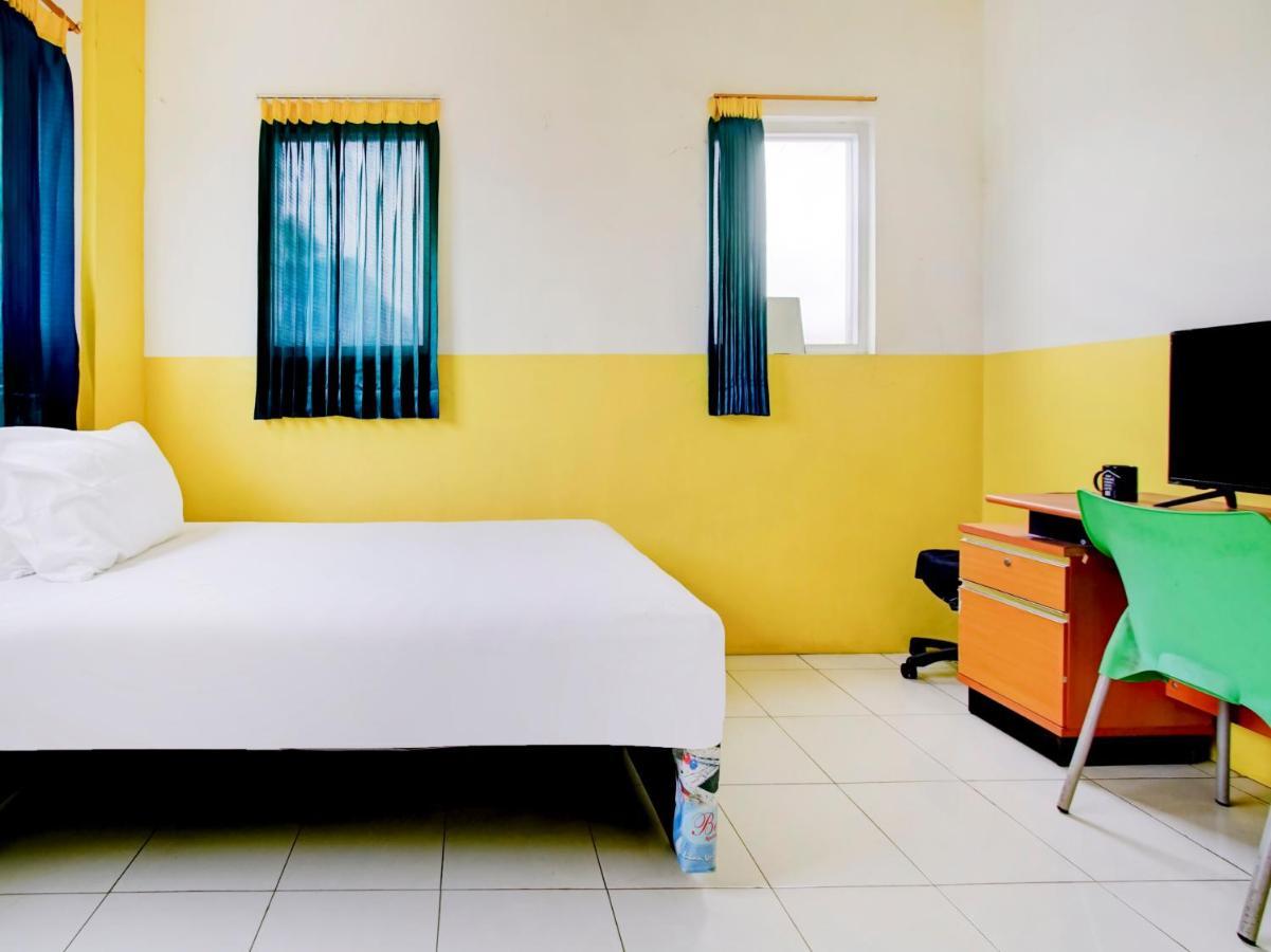 Oyo Life 3103 Opo Homestay & Kost มะลัง ภายนอก รูปภาพ