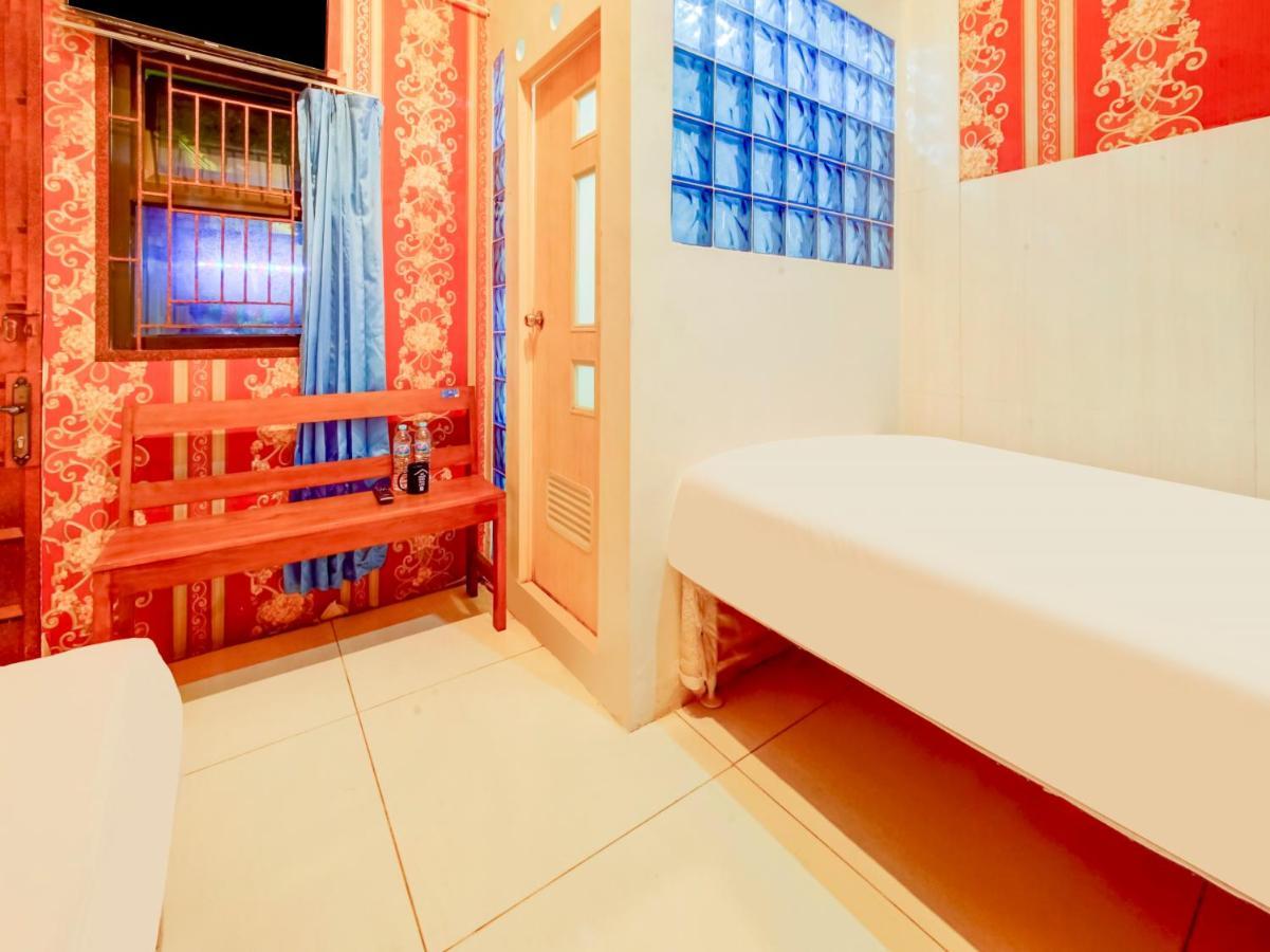 Oyo Life 3103 Opo Homestay & Kost มะลัง ภายนอก รูปภาพ